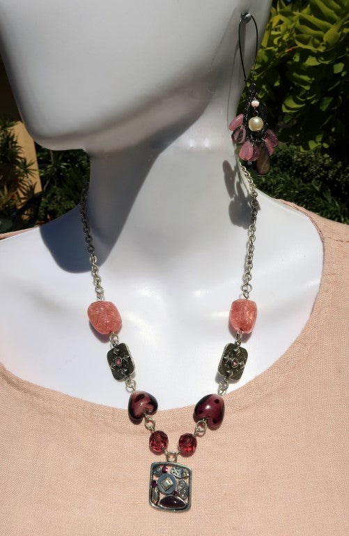 2C646-Stylish Pink Necklace