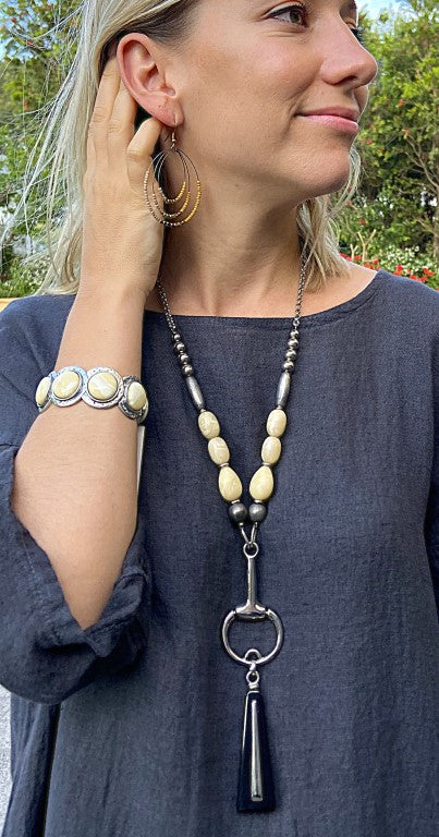 2G919-Elegant Necklace with beautiful pendant