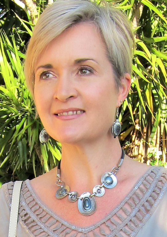 2M578-Stunning Silver Plated Necklace With Blue/Slate Coloured Detail
