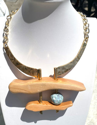 2M728- Statement Designer Seashell Sphere On Driftwood And Metal Necklace