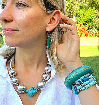 2M927-Elegant Necklace With Large Semi Precious Stone