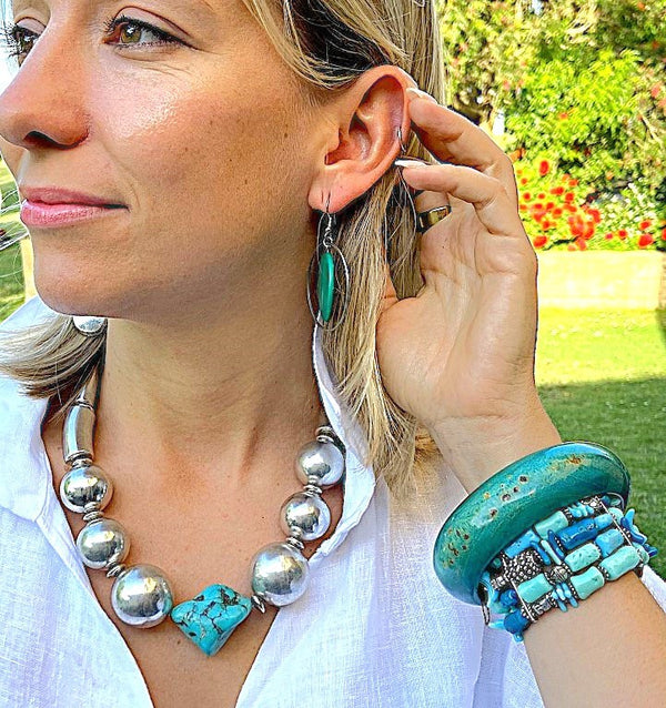 2M927-Elegant Necklace With Large Semi Precious Stone