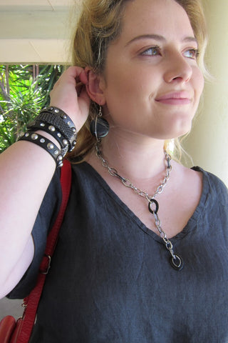 2T97-Stylish Black and Silver Chain Necklace