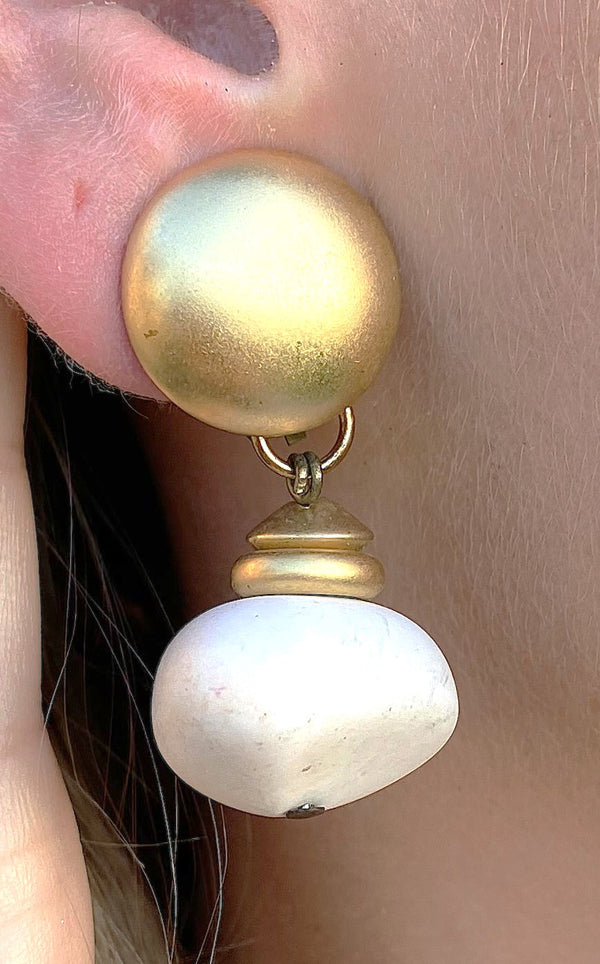 5G370-Elegant Drop Earrings With Cream Bead