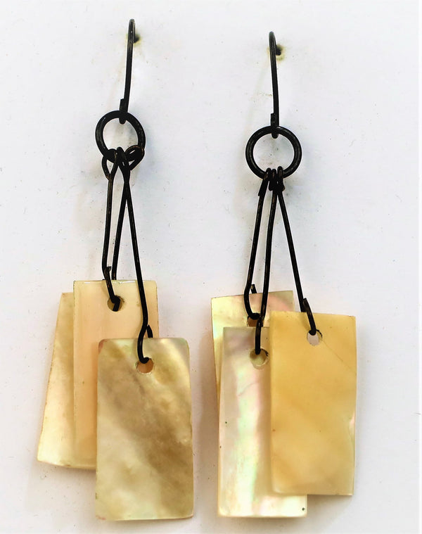 5P109-Natural Shell Drop Earrings